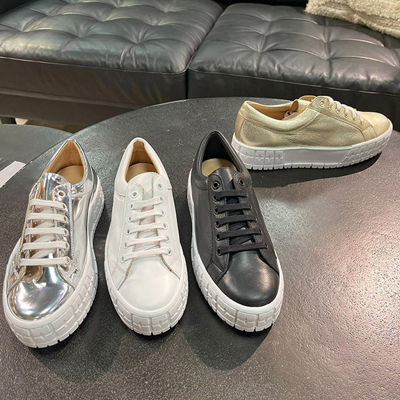 Silver Sneakers 6915