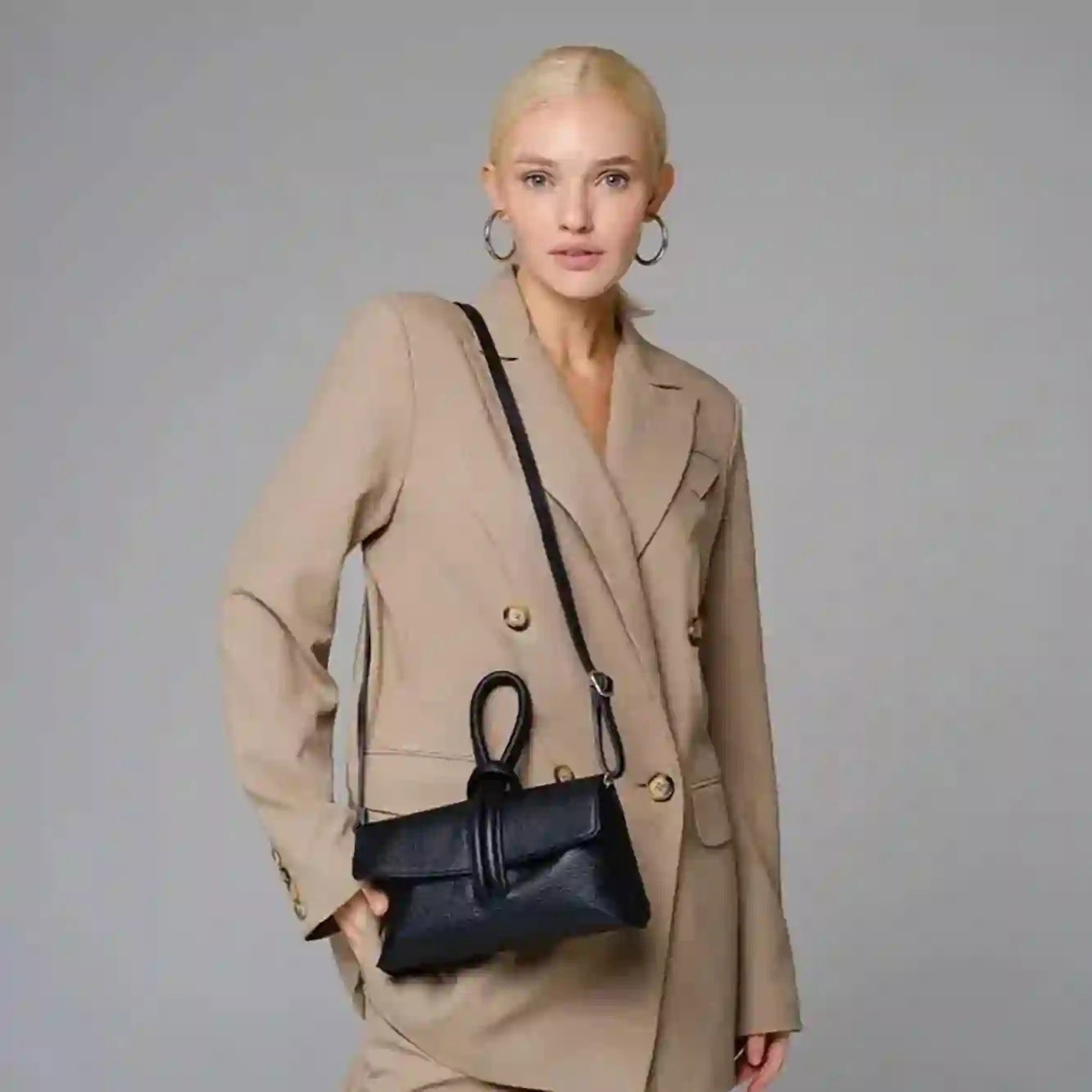 Barletta Clutch Shiny Black LATALIA - bild 3