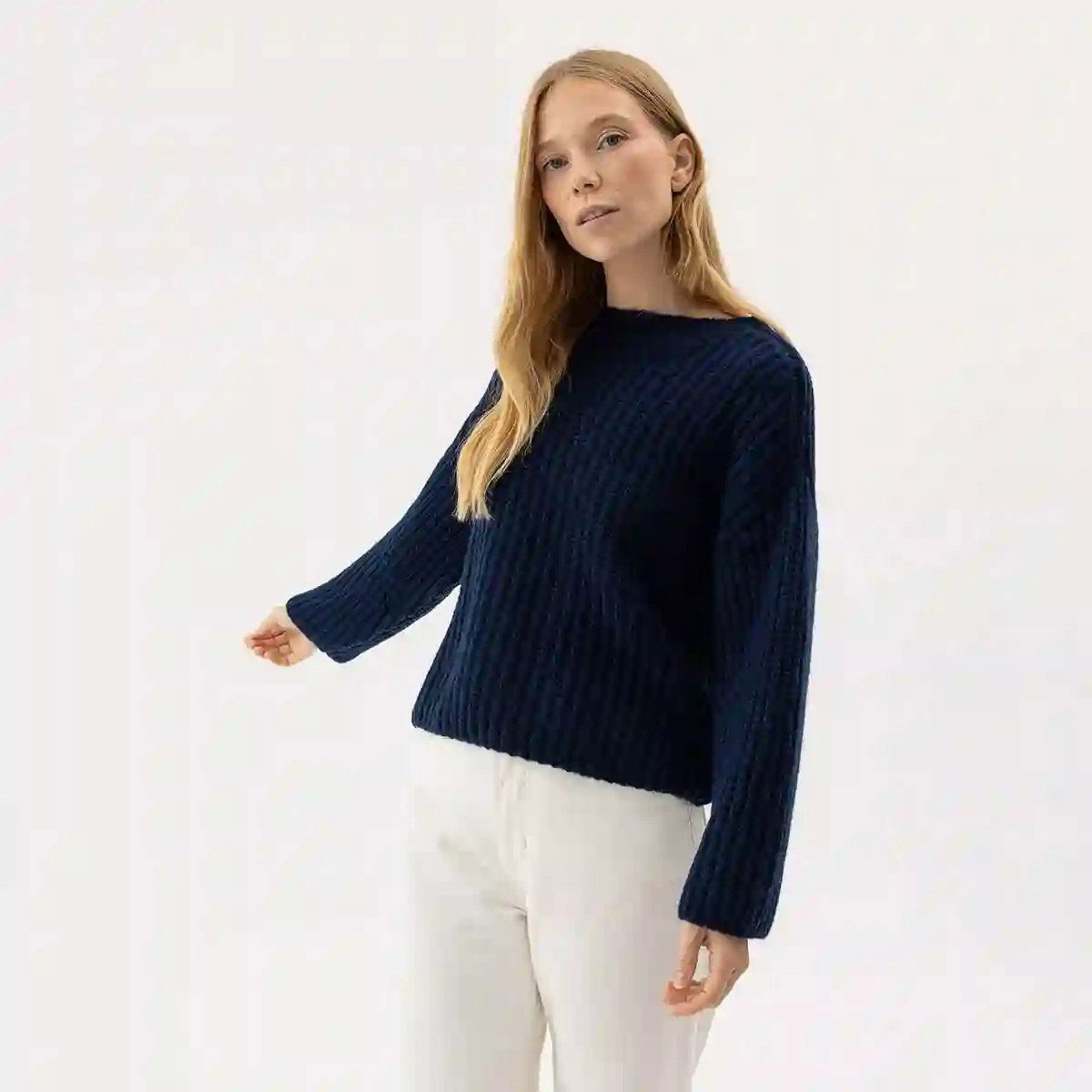 cajsa-sweater-navy-holebrrok.jpg
