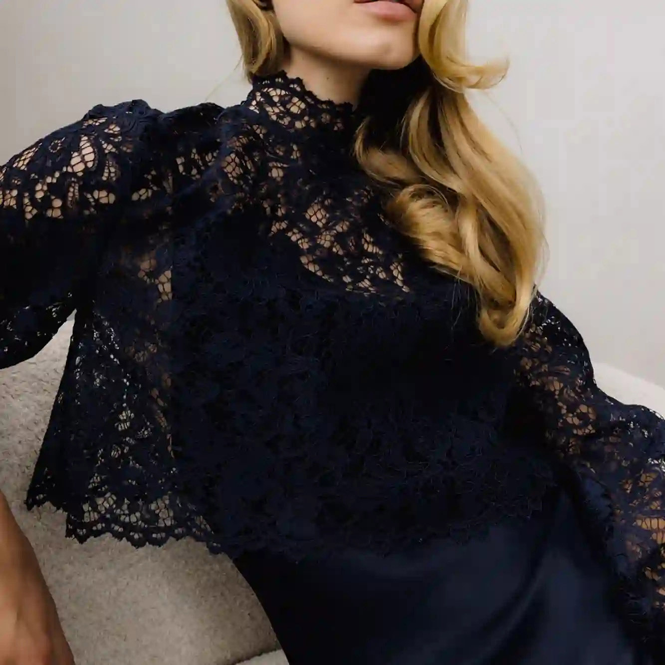 Chiarina Blouse Navy URBAN PIONEERS - bild 2