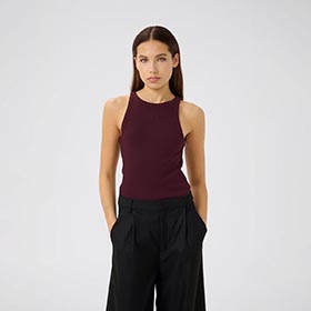 drew-rhinestone-logo-tank-aronia-gestuz.jpg