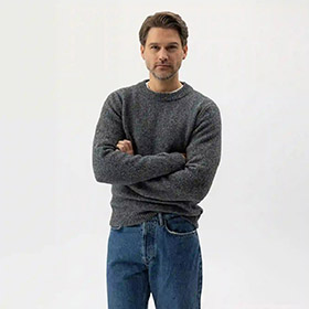 liam-crew-nvy-khaki-holebrook.jpg