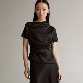 lizi-satin-tee-black-ahlvar-gallery.jpg