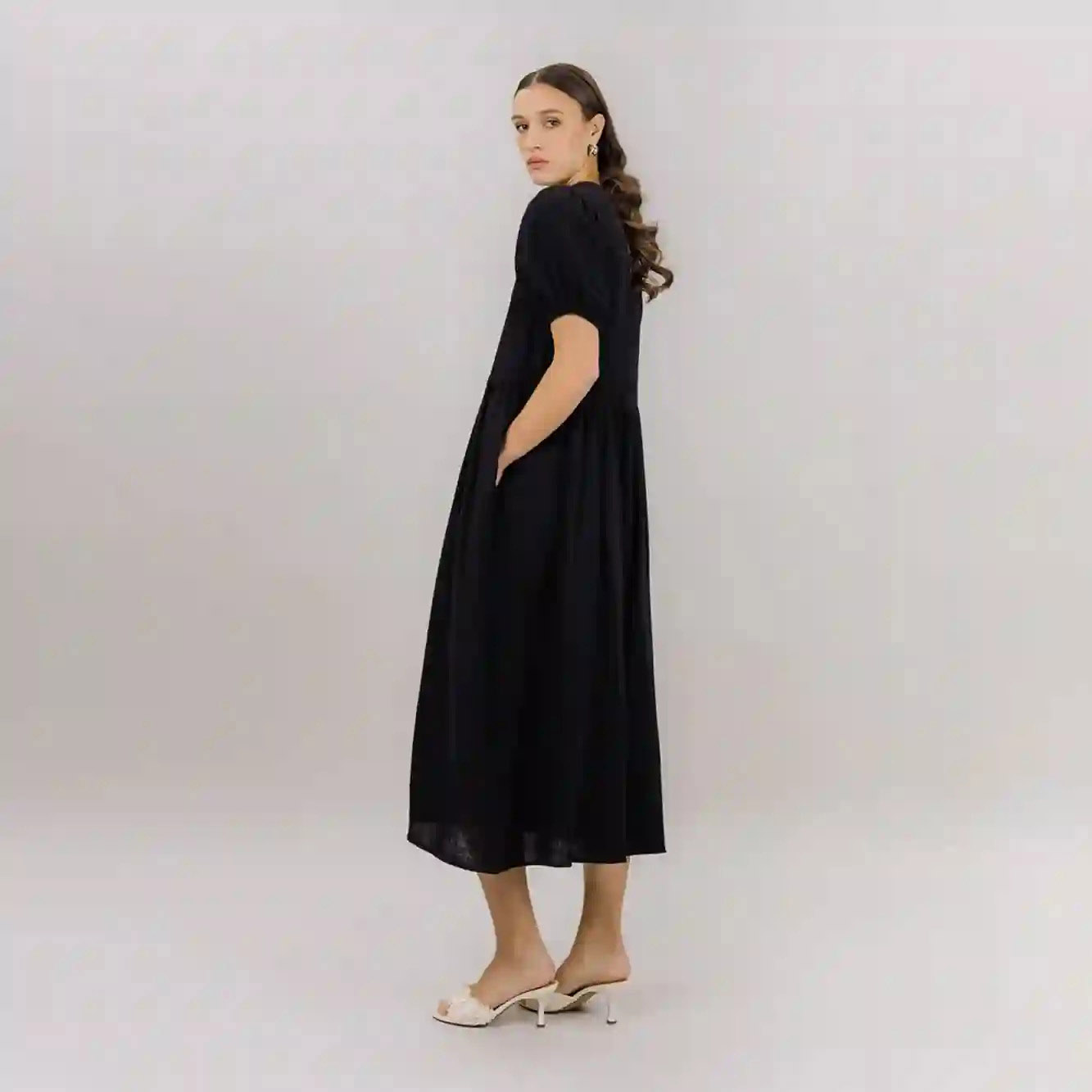 Nissi Dress Black URBAN PIONEERS - bild 2