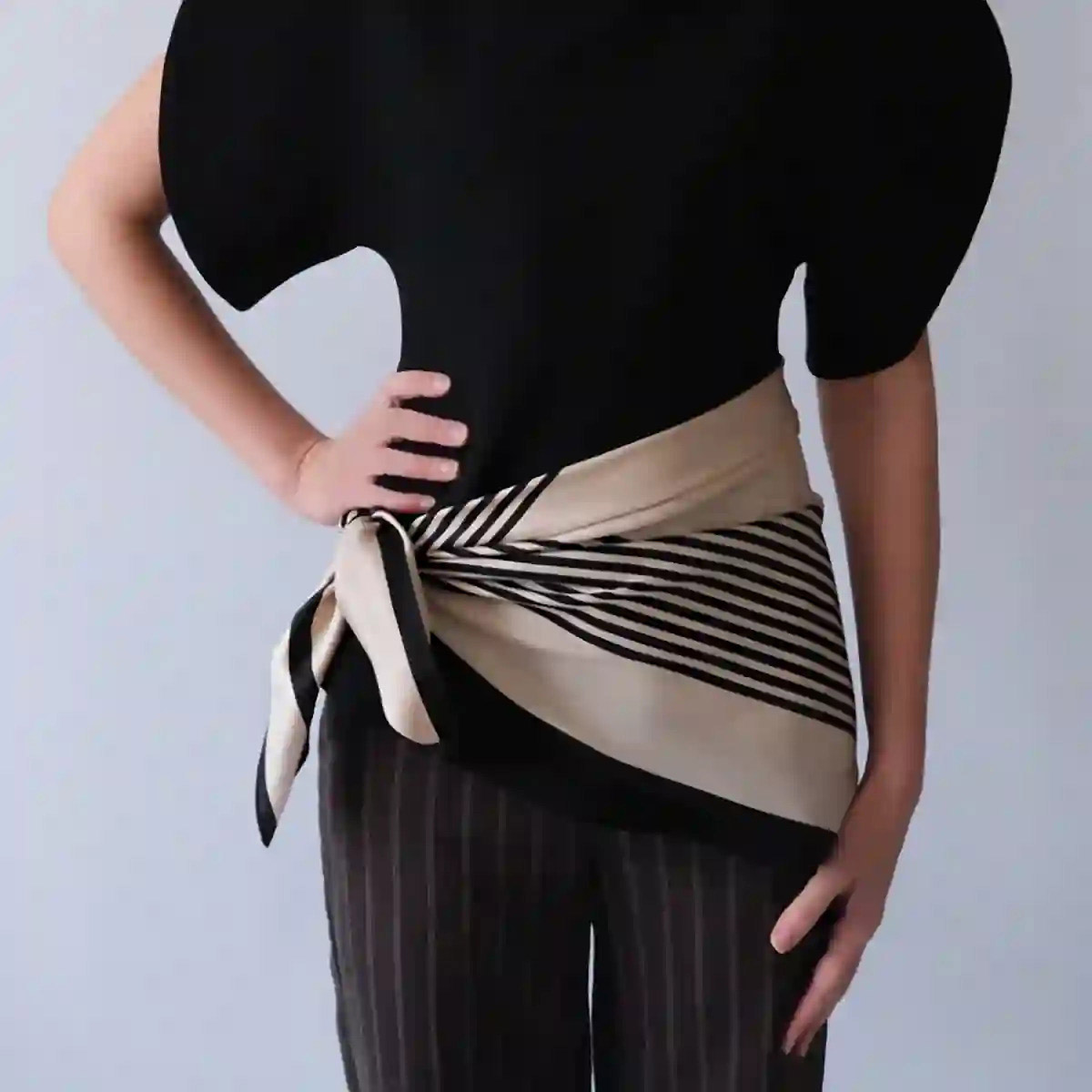 Silk Scarf No1 Sand Black LESCARF - bild 4