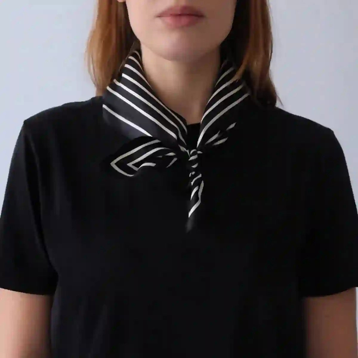 Silk Scarf Striped 50x50 Black - bild 3