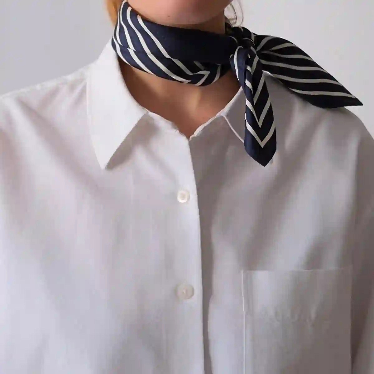 Silk Scarf Striped 50x50 Navy LESCARF - bild 3