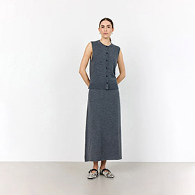stickad-merino-kjol-ismaila8-levete-room.jpg