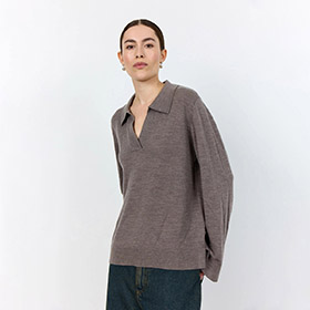 stickad-merino-troja-ismaila-9-brunmerlerad-levete-room.jpg