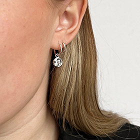 Minimalistica Hsmered Earrings Silver - bild 3
