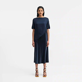 yoli-silk-blouse-midnight-blue-ahlvar-gallery.jpg
