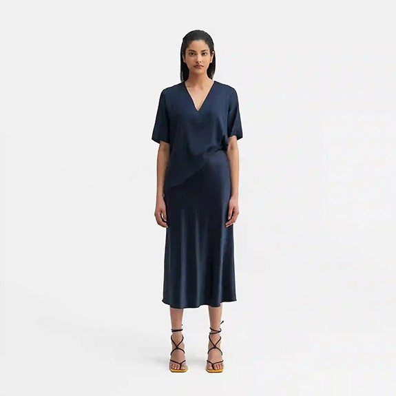Yoli V-Neck Silk Blouse Midnight Blue AHLVAR GALLERY - bild 3